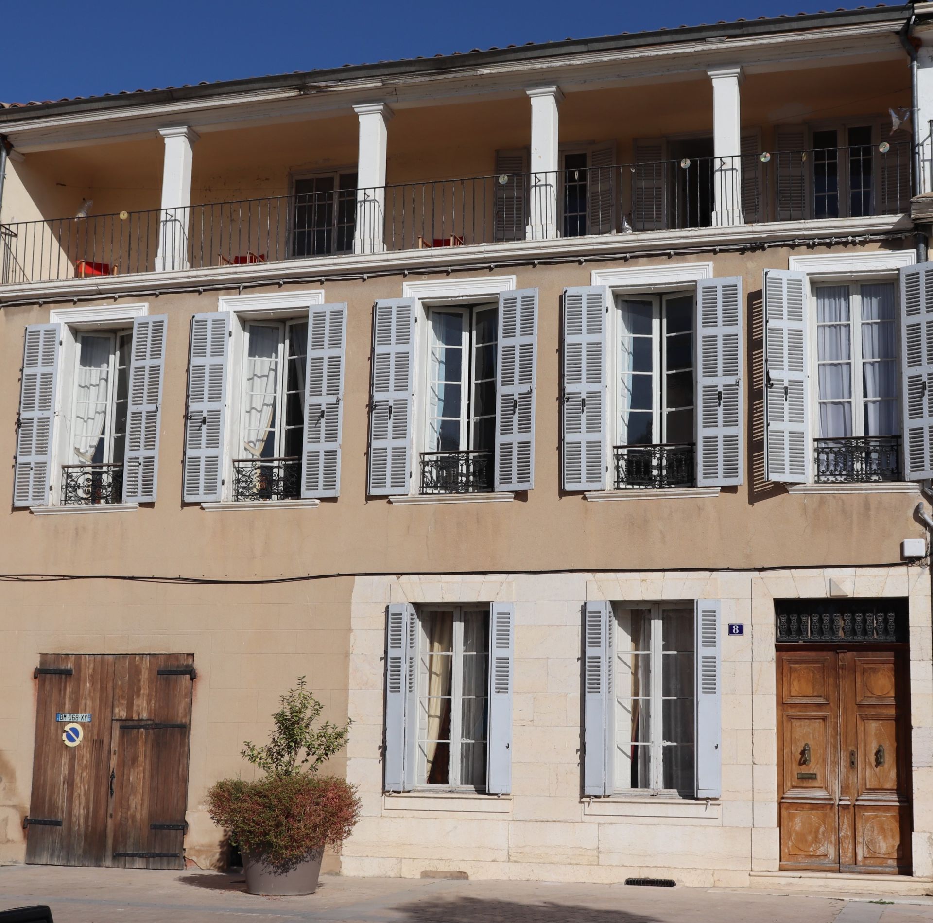 townhouse 15 Rooms for sale on ST MAXIMIN LA STE BAUME (83470)