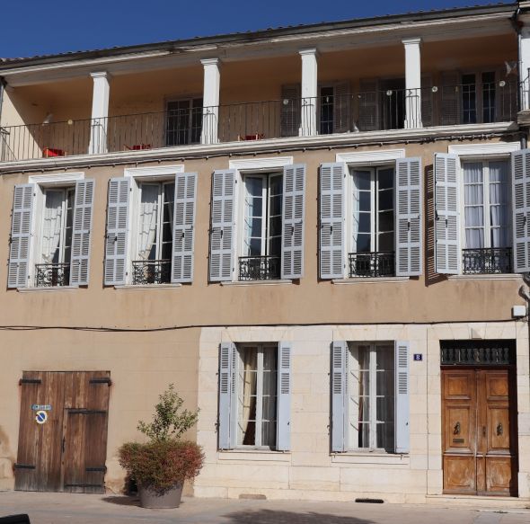 Vente Maison de ville Saint-Maximin-la-Sainte-Baume 15 Pièces 375.9 m²