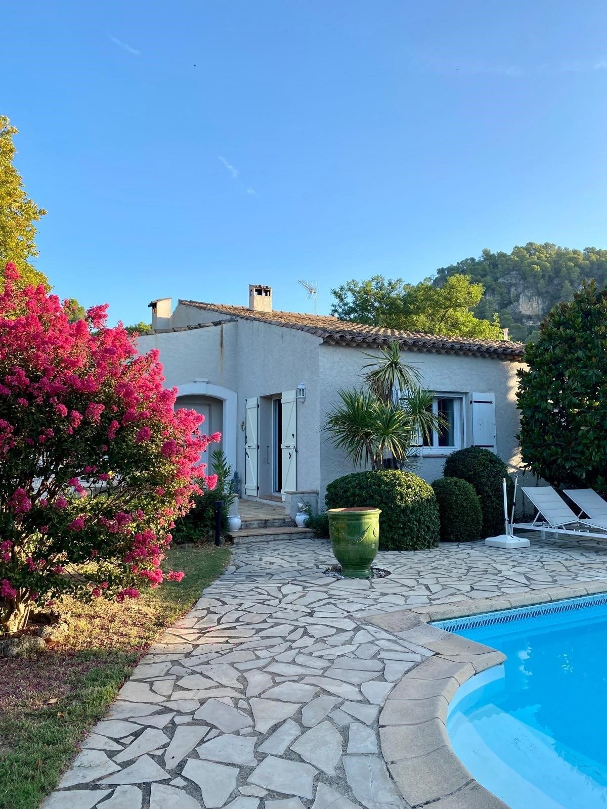 villa 8 Rooms for sale on SALERNES (83690)