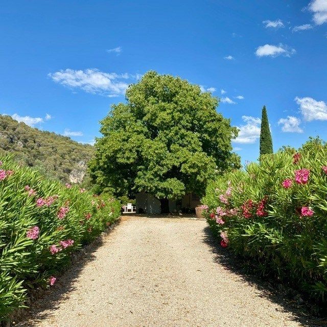 villa 8 Rooms for sale on SALERNES (83690)