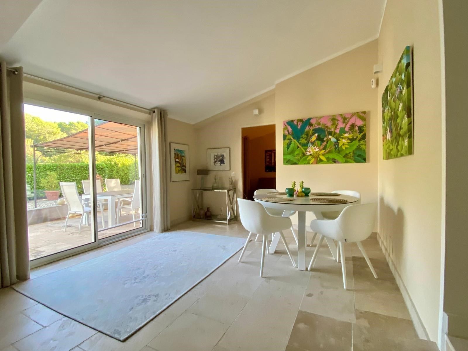 villa 8 Rooms for sale on SALERNES (83690)