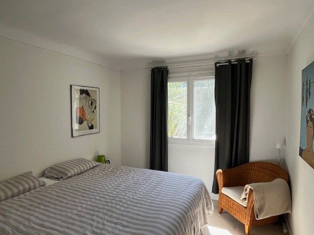 villa 8 Rooms for sale on SALERNES (83690)