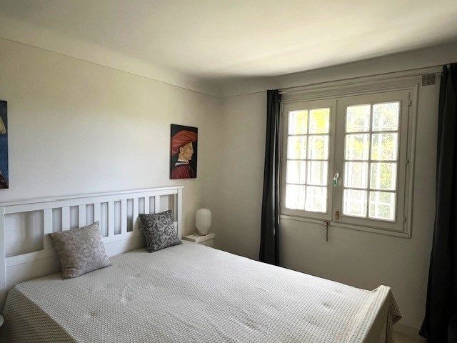villa 8 Rooms for sale on SALERNES (83690)