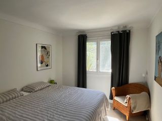 villa 8 Rooms for sale on SALERNES (83690)