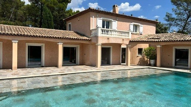 villa 8 Rooms for sale on LE THORONET (83340)