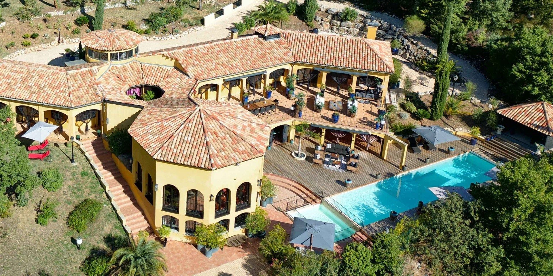 contemporary house 11 Rooms for sale on BARGEMON (83830)