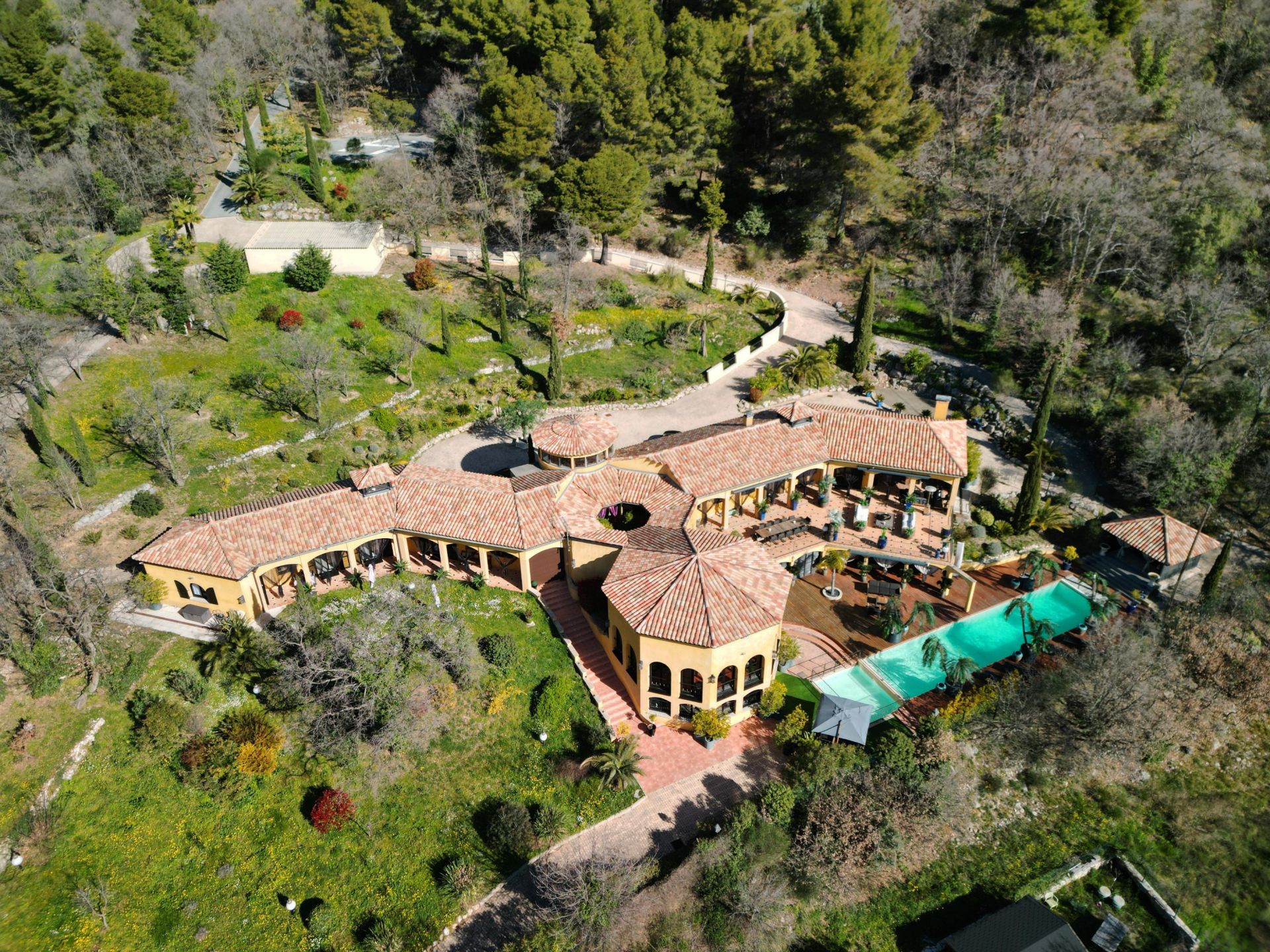 contemporary house 11 Rooms for sale on BARGEMON (83830)