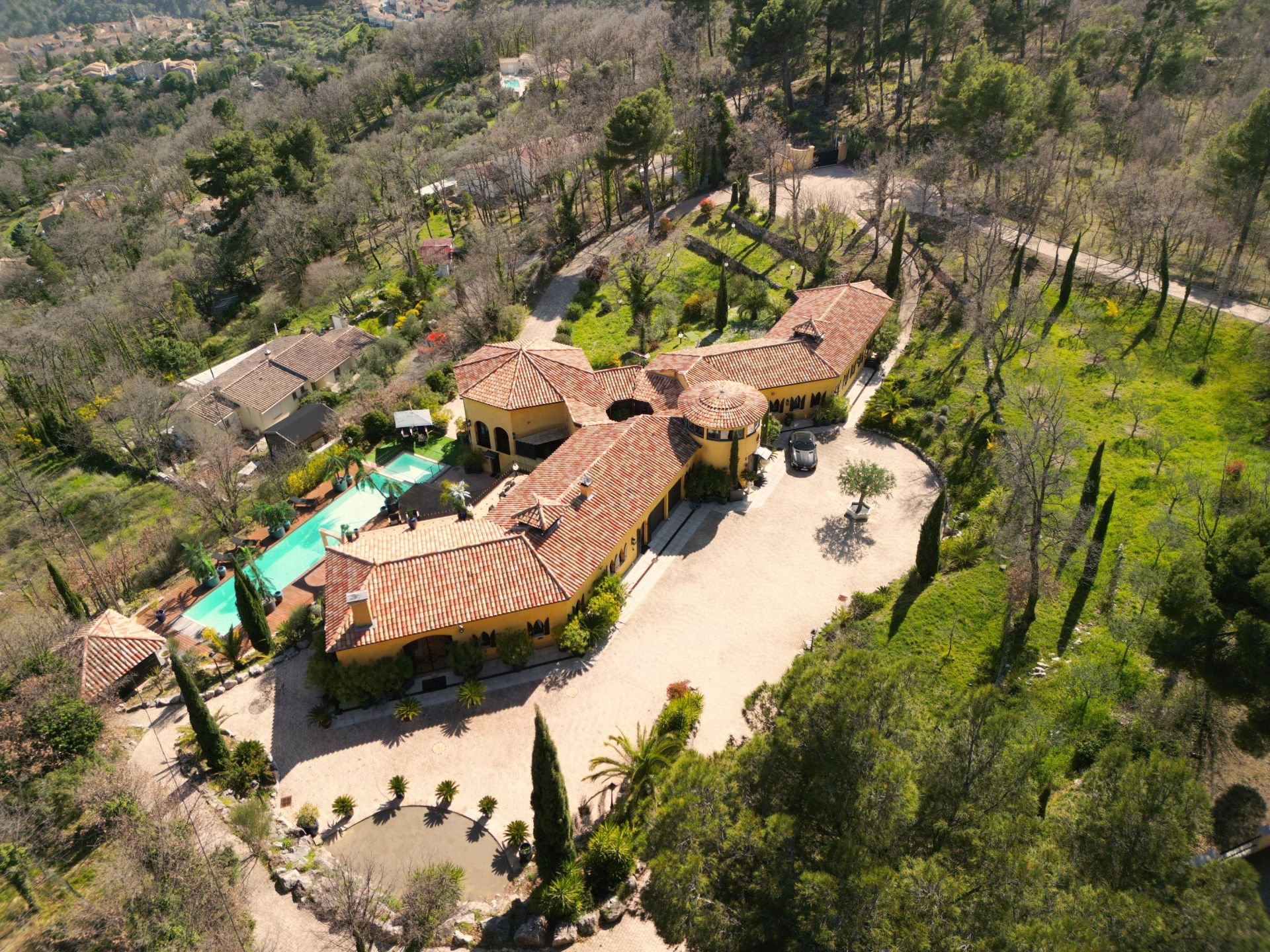 maison contemporaine 11 Pièces en vente sur BARGEMON (83830)