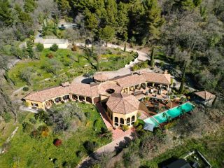 maison contemporaine 11 Pièces en vente sur BARGEMON (83830)