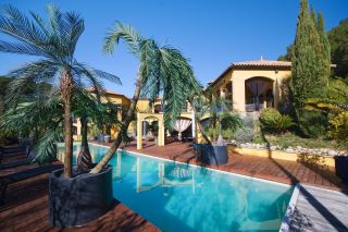 maison contemporaine 11 Pièces en vente sur BARGEMON (83830)