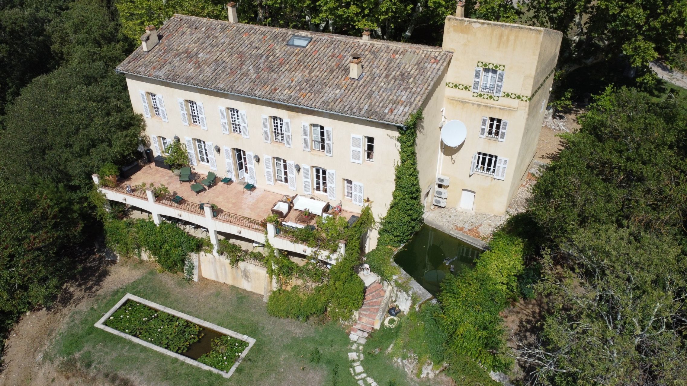 bastide 20 Rooms for sale on LORGUES (83510)