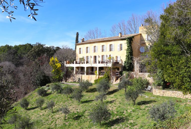 bastide 20 Rooms for sale on LORGUES (83510)