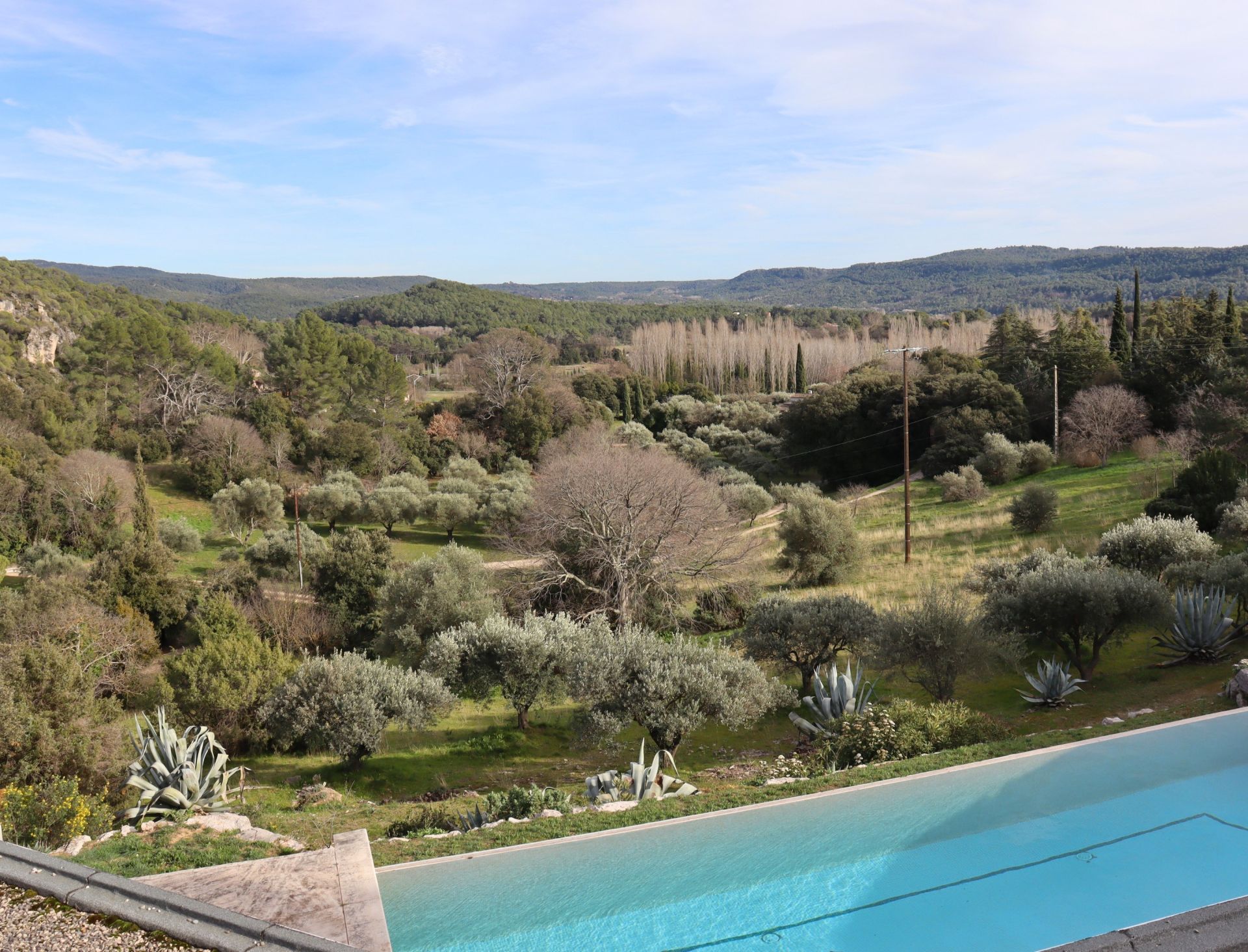 contemporary house 11 Rooms for sale on SALERNES (83690)