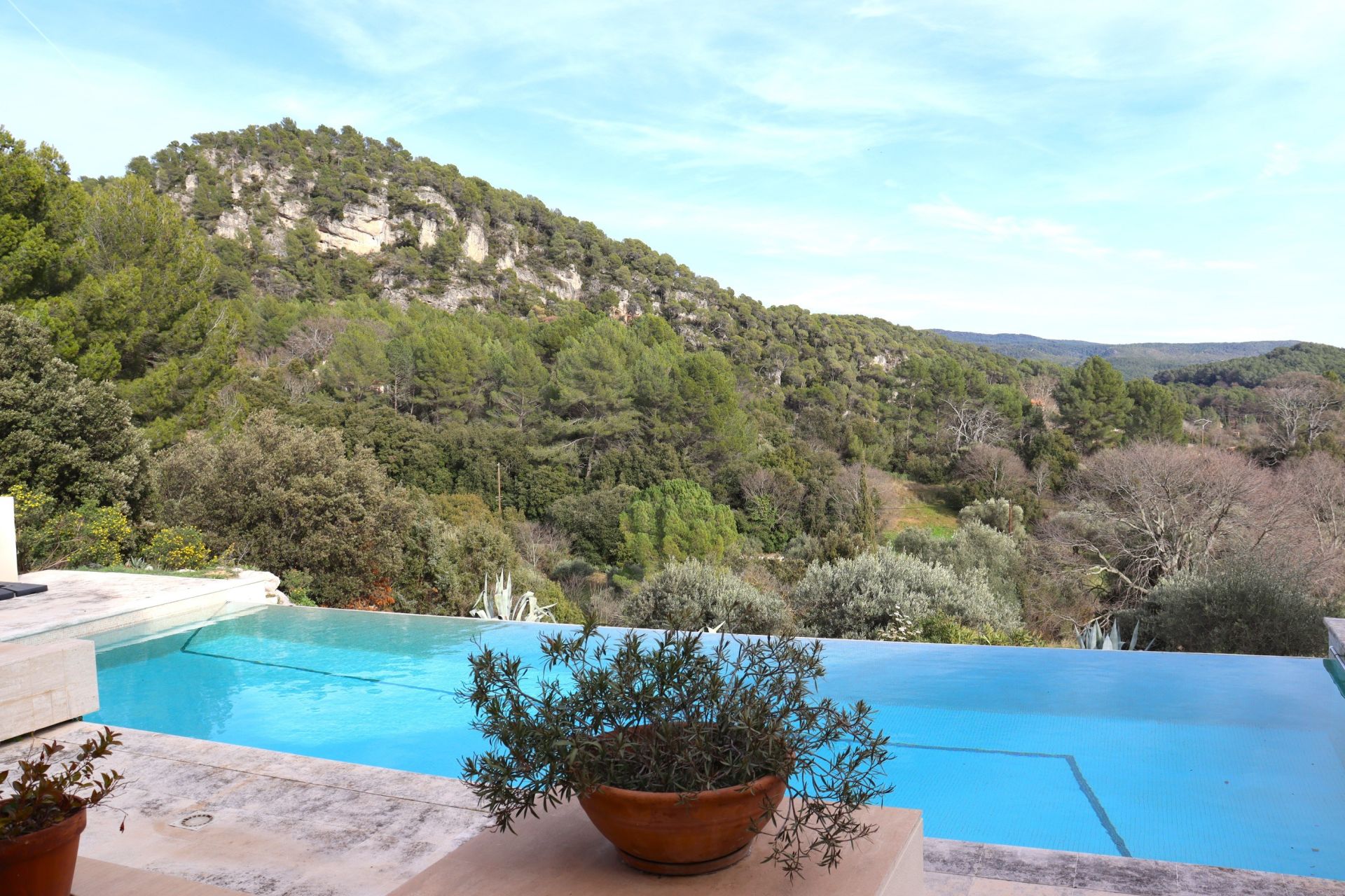 maison contemporaine 11 Pièces en vente sur SALERNES (83690)