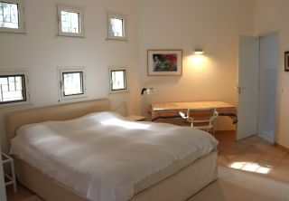 contemporary house 11 Rooms for sale on SALERNES (83690)