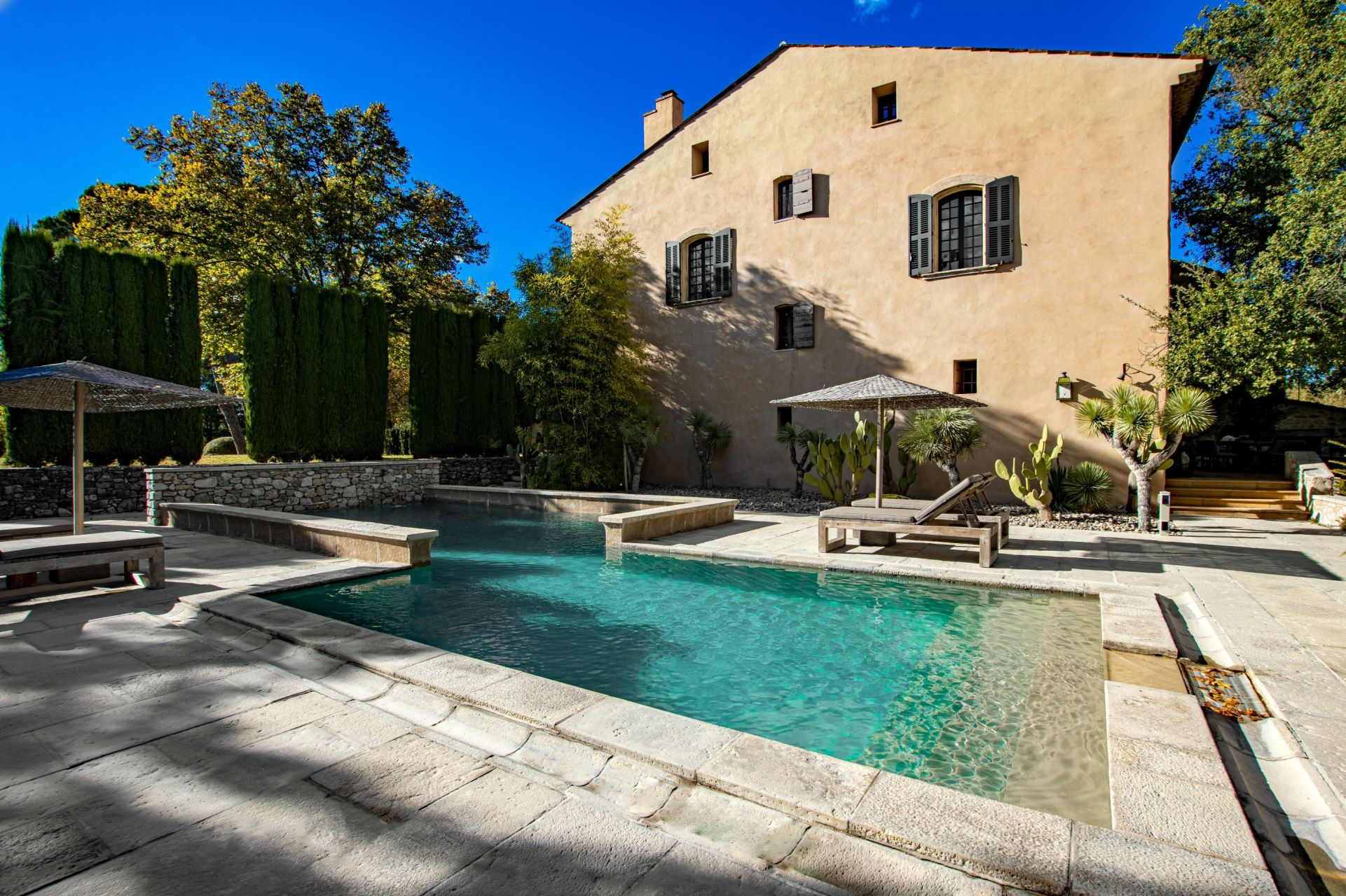 bastide 15 Rooms for sale on FOX AMPHOUX (83670)
