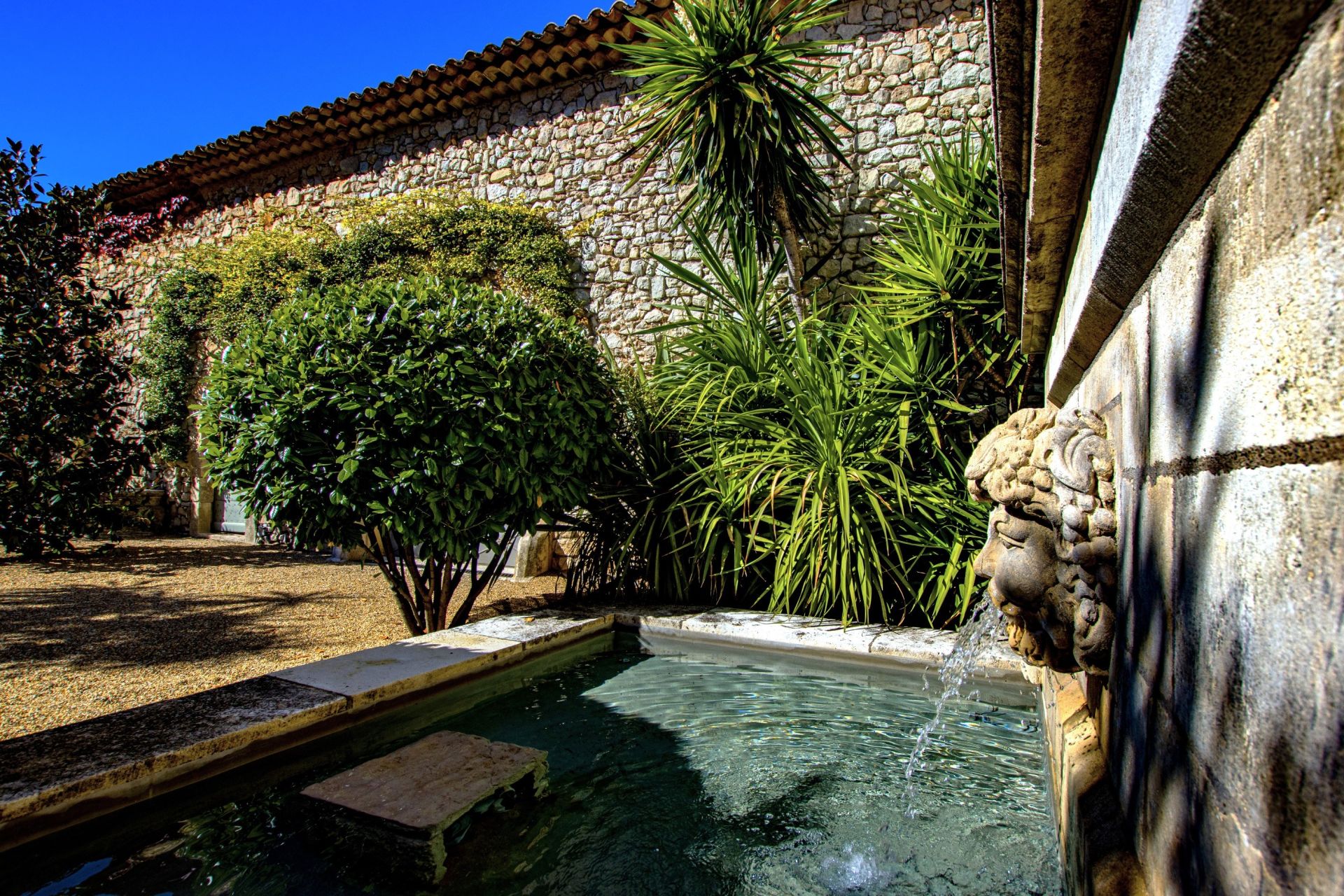 bastide 15 Rooms for sale on FOX AMPHOUX (83670)