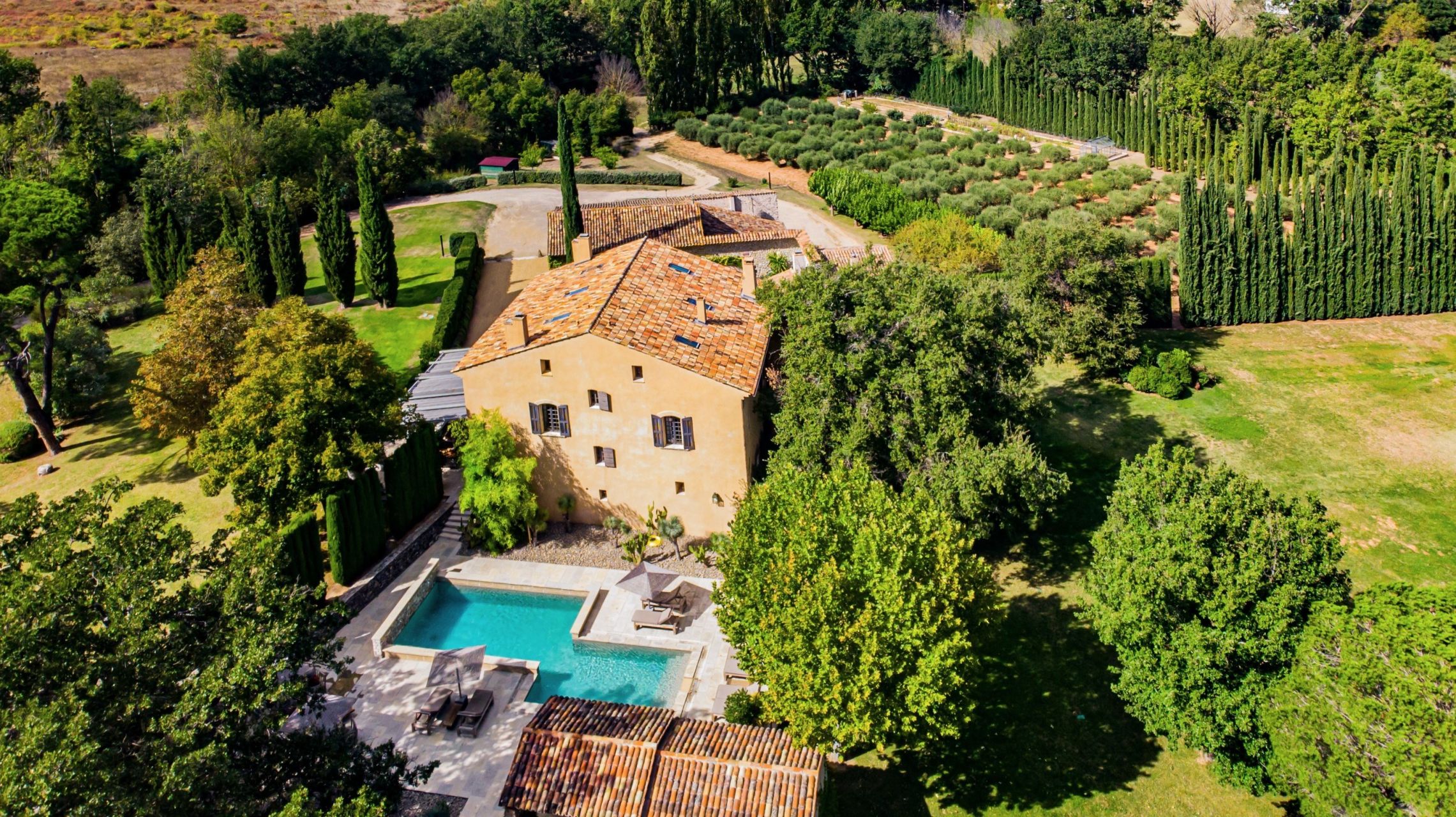 bastide 15 Rooms for sale on FOX AMPHOUX (83670)