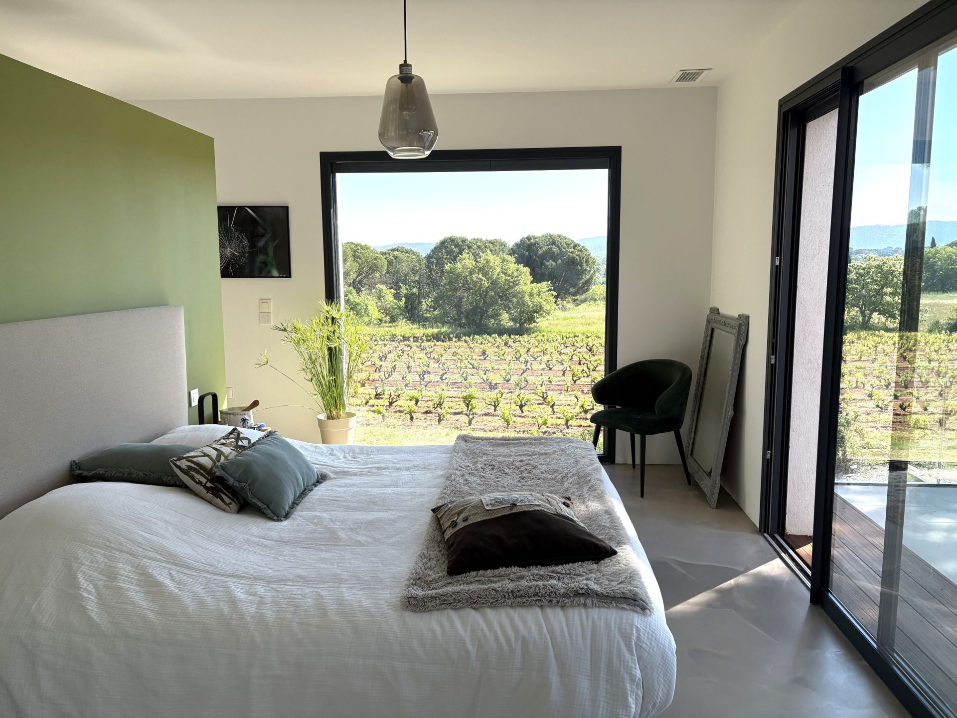 contemporary house 7 Rooms for sale on VIDAUBAN (83550)