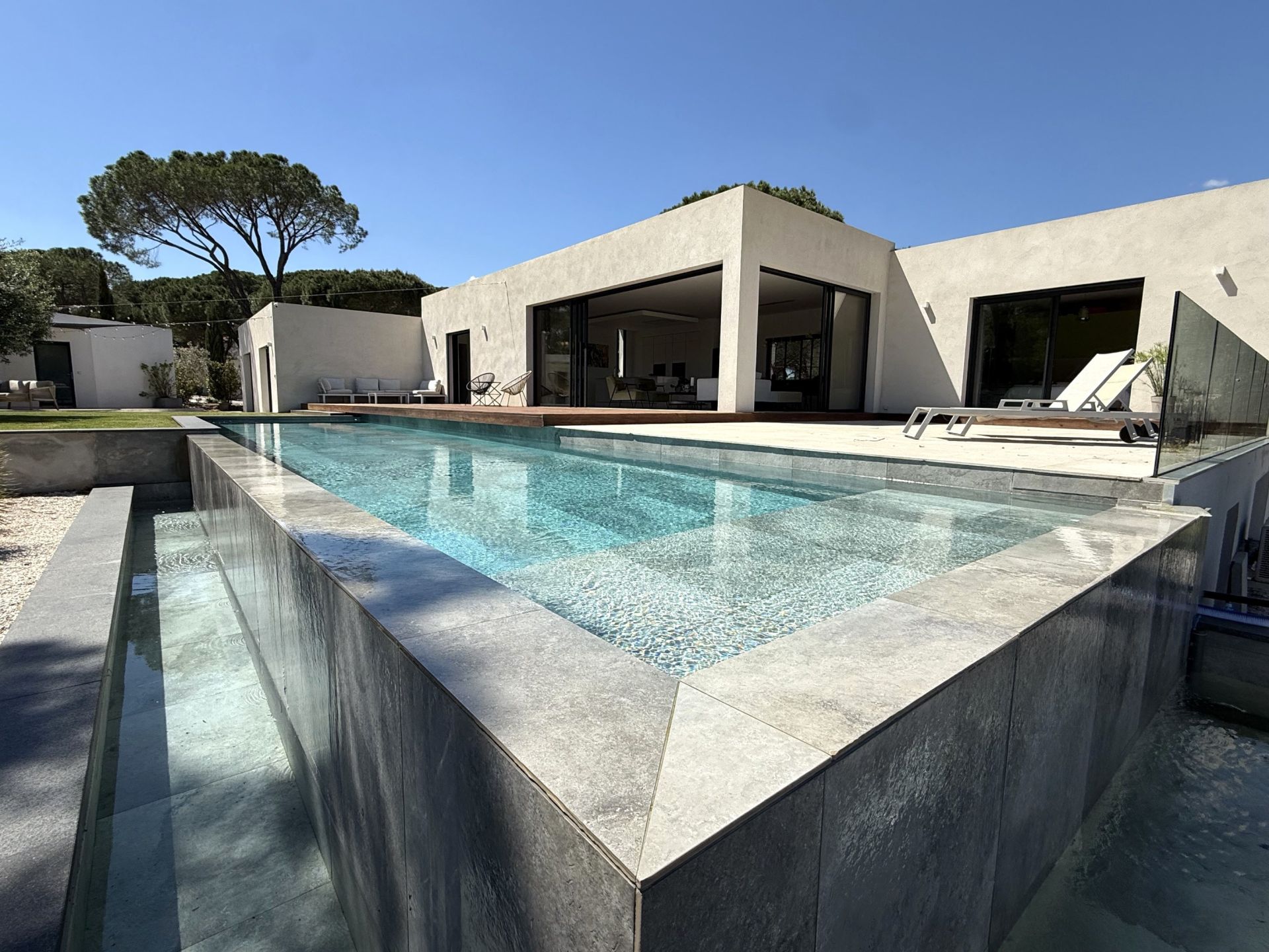 maison contemporaine 7 Pièces en vente sur VIDAUBAN (83550)