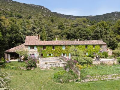 bastide 14 Rooms for sale on TOURTOUR (83690) Sale Bastide Tourtour 14 Rooms 400 m²