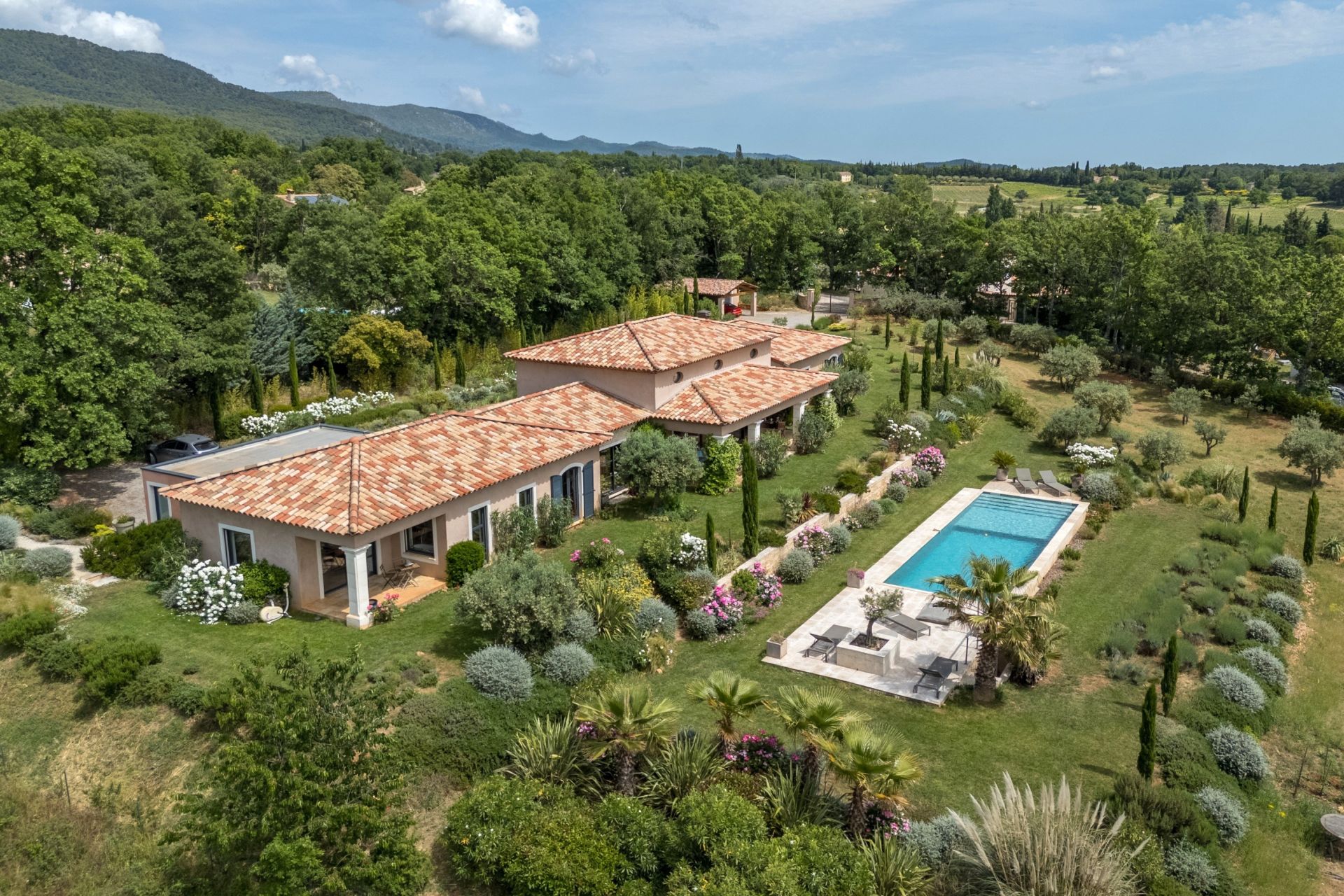 villa 6 Rooms for sale on AUPS (83630)