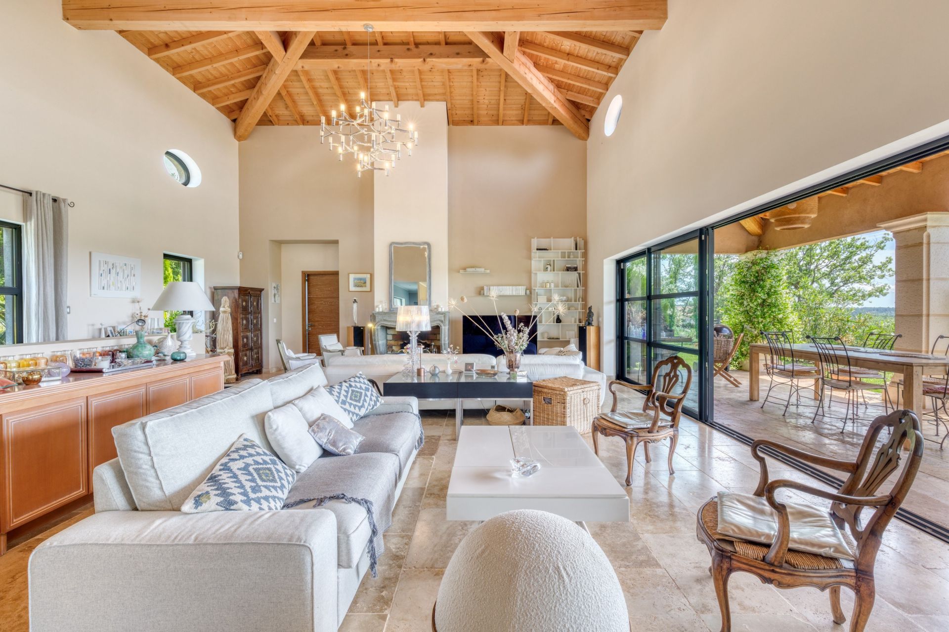 villa 6 Pièces en vente sur AUPS (83630)