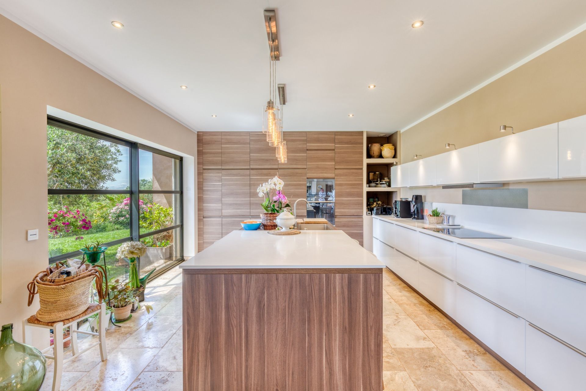 villa 6 Rooms for sale on AUPS (83630)
