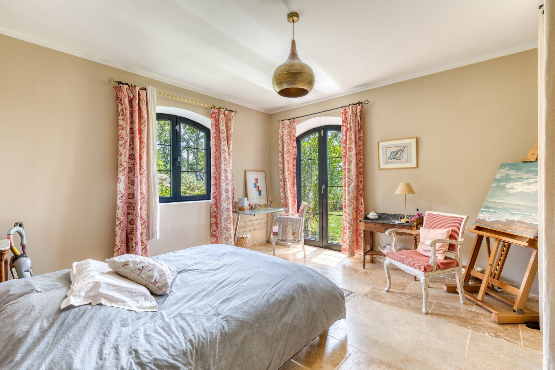 villa 6 Rooms for sale on AUPS (83630)