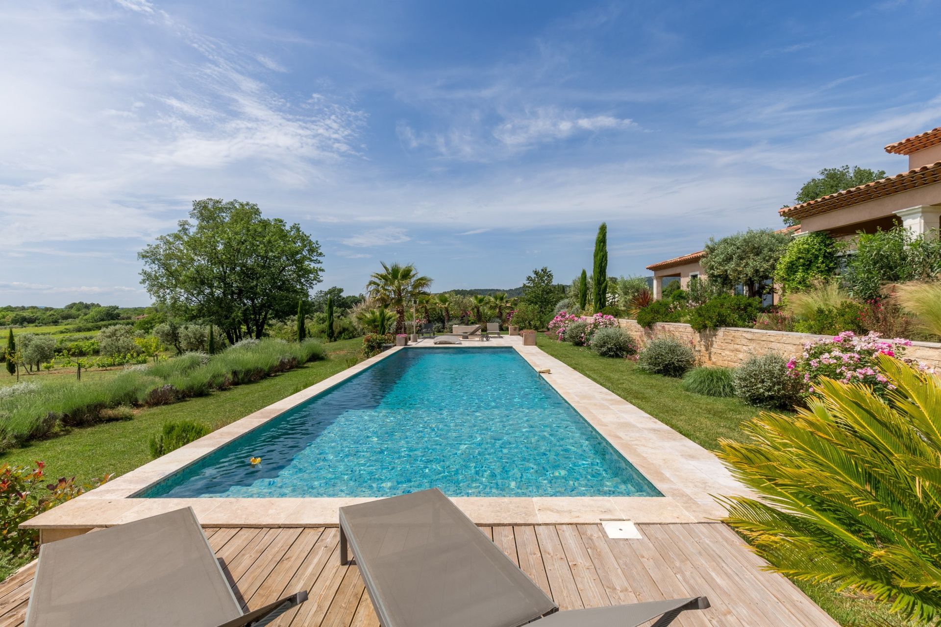 villa 6 Rooms for sale on AUPS (83630)