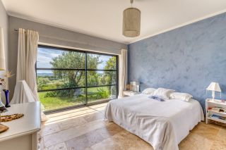villa 6 Rooms for sale on AUPS (83630)