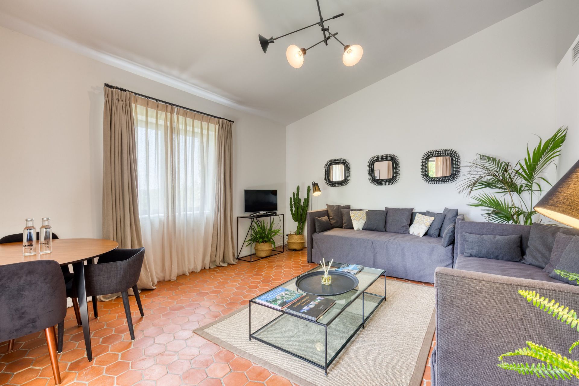 property 8 Rooms for sale on FLAYOSC (83780)