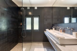 property 8 Rooms for sale on FLAYOSC (83780)