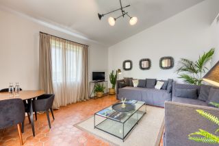 property 8 Rooms for sale on FLAYOSC (83780)