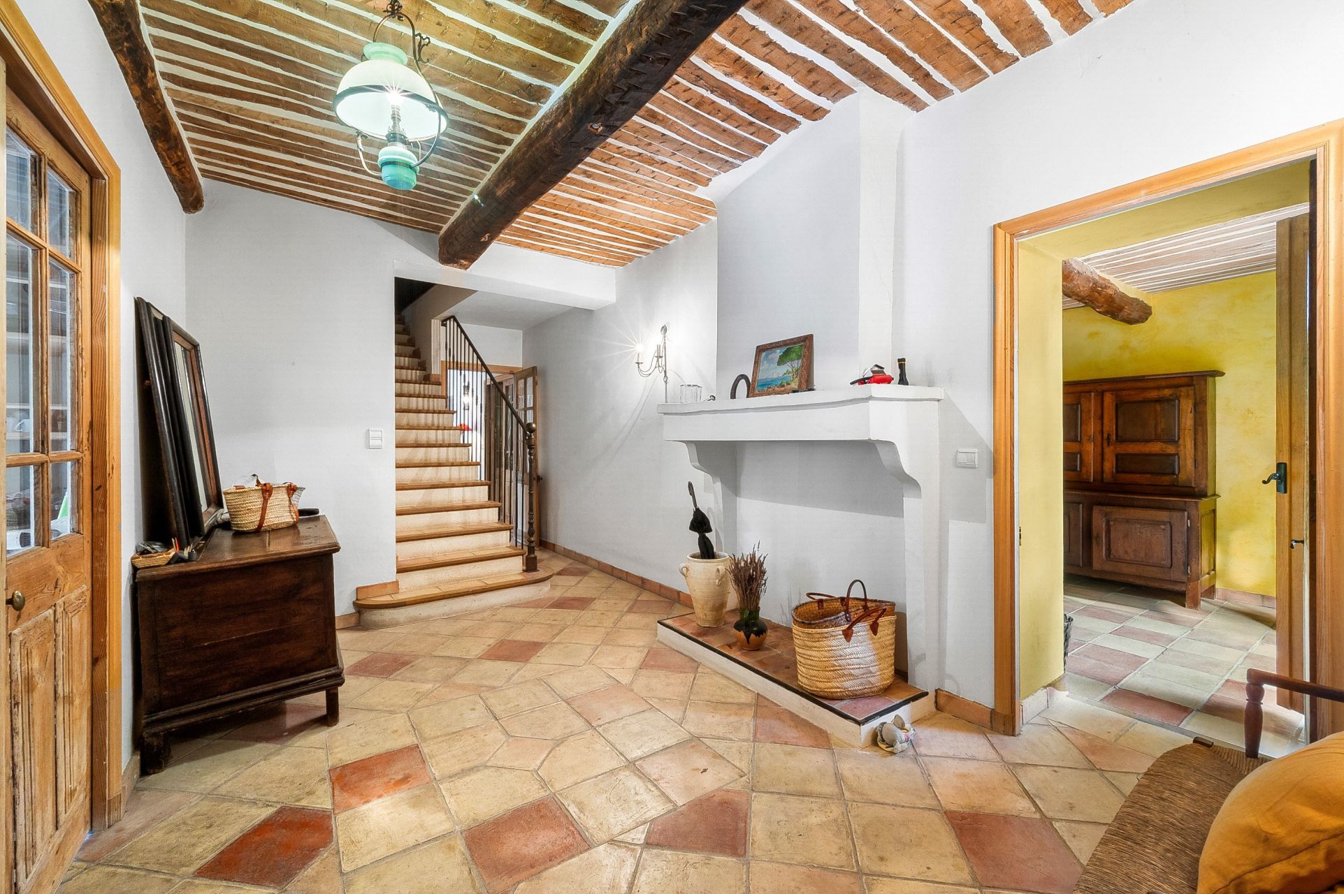 wine estate 11 Rooms for sale on ENTRECASTEAUX (83570)