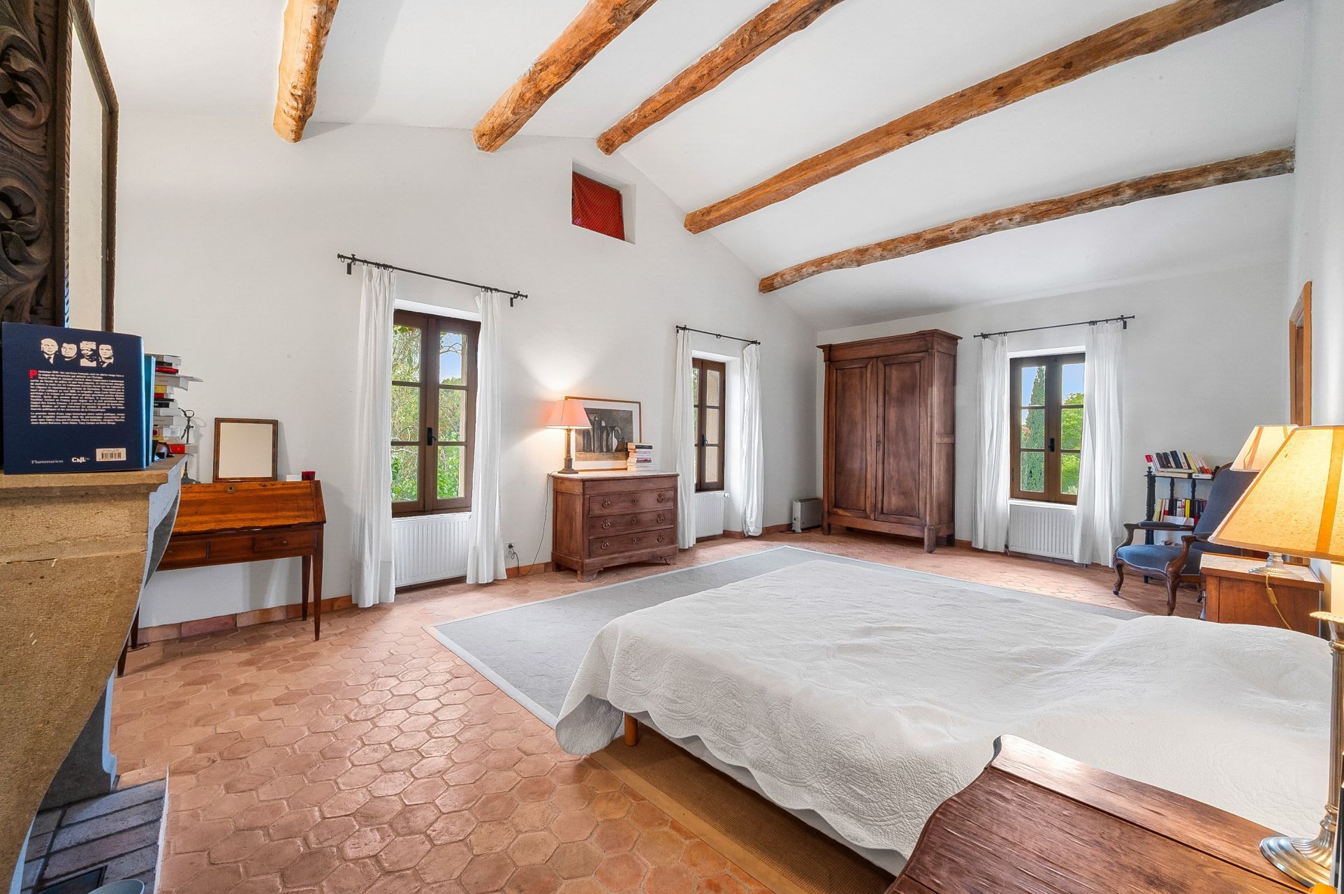 wine estate 11 Rooms for sale on ENTRECASTEAUX (83570)