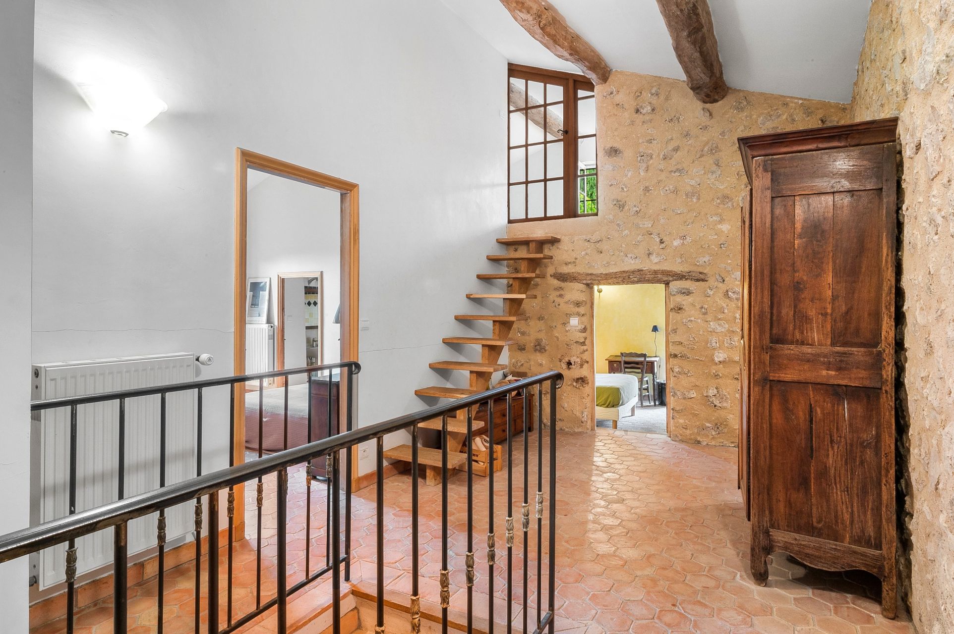 wine estate 11 Rooms for sale on ENTRECASTEAUX (83570)