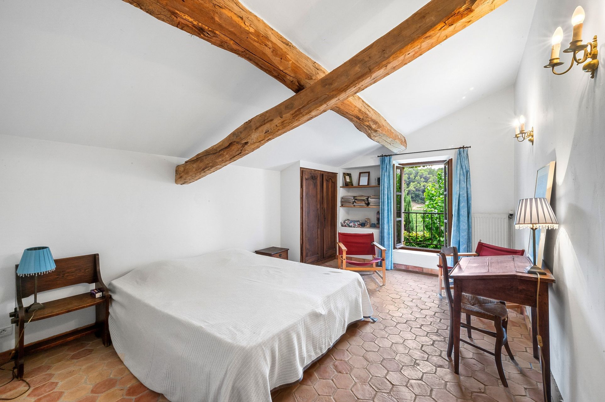 wine estate 11 Rooms for sale on ENTRECASTEAUX (83570)