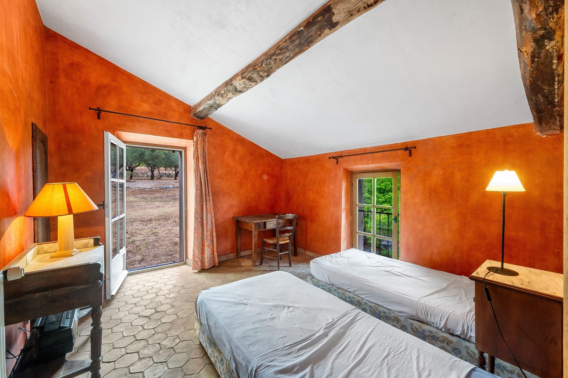 bastide 11 Rooms for sale on ENTRECASTEAUX (83570)