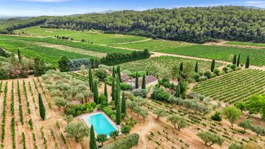 wine estate 11 Rooms for sale on ENTRECASTEAUX (83570)