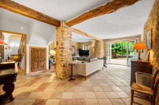 wine estate 11 Rooms for sale on ENTRECASTEAUX (83570)