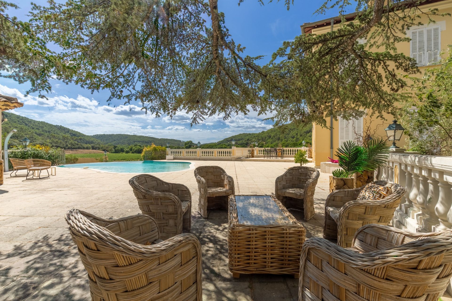 château 10 Pièces en vente sur CABASSE (83340)