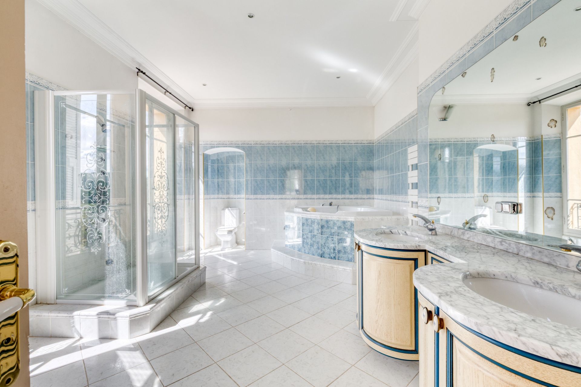 château 10 Pièces en vente sur CABASSE (83340)