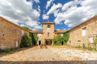 château 10 Pièces en vente sur CABASSE (83340)