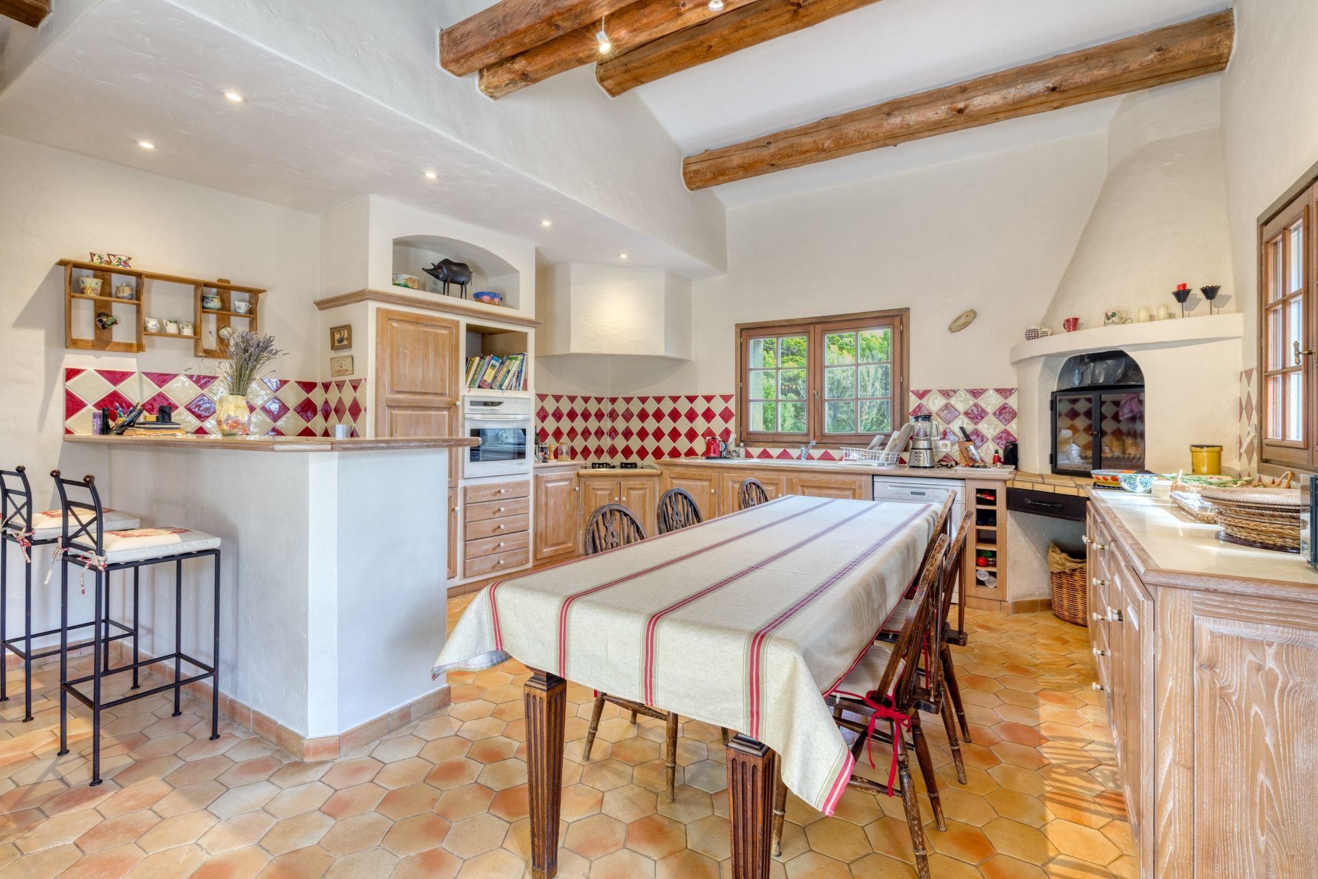 property 10 Rooms for sale on SALERNES (83690)