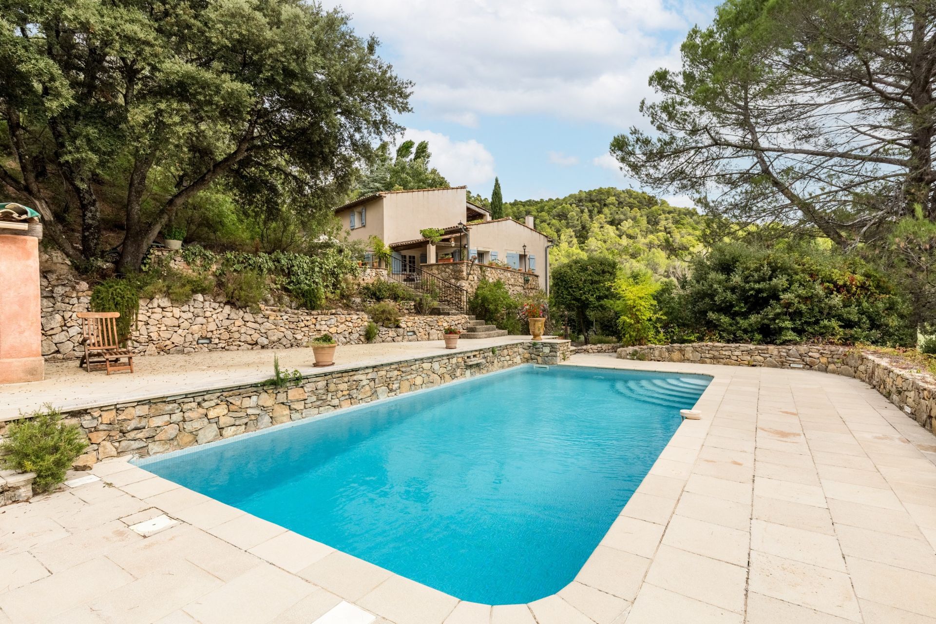 property 10 Rooms for sale on SALERNES (83690)