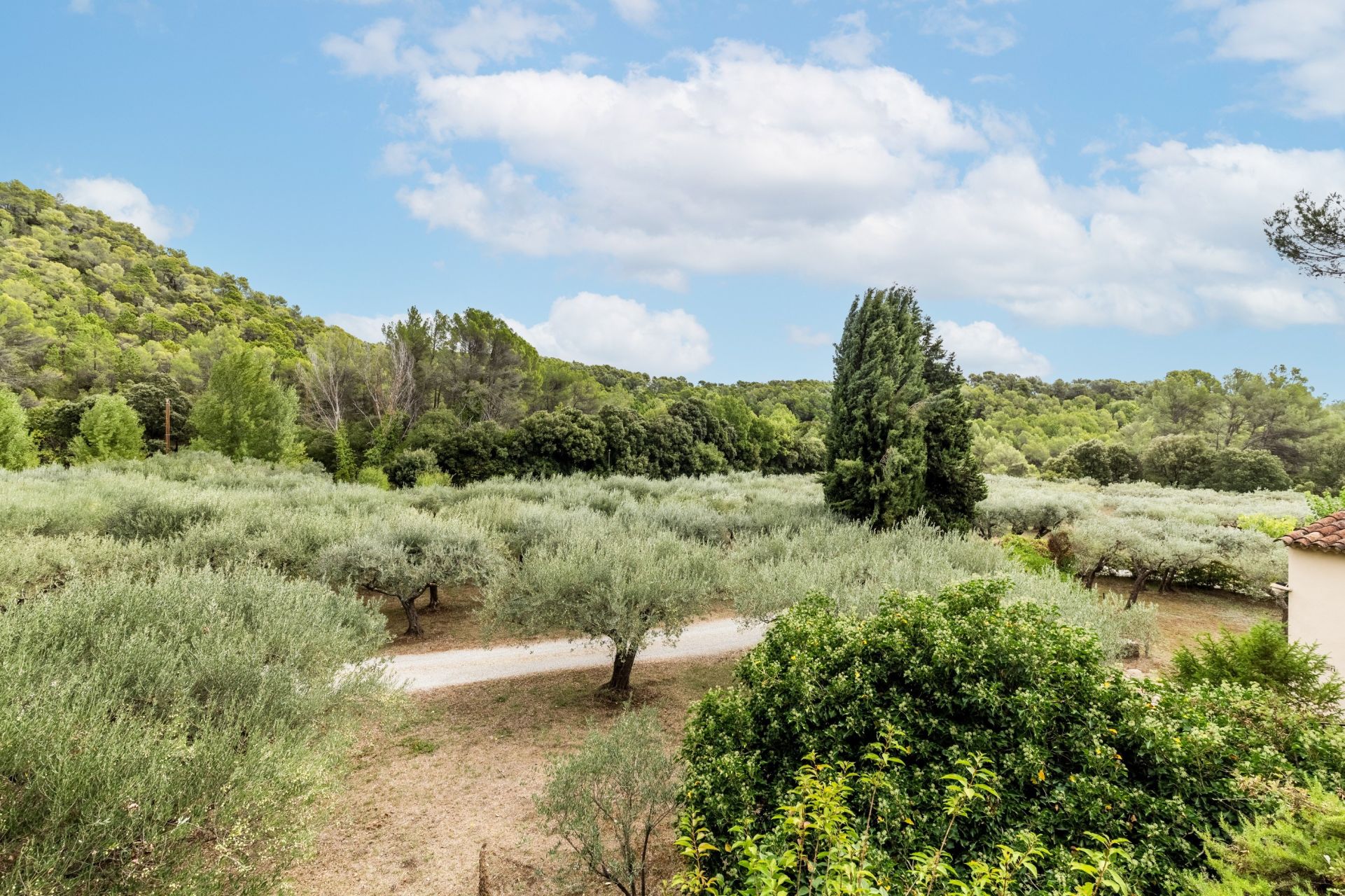 property 10 Rooms for sale on SALERNES (83690)