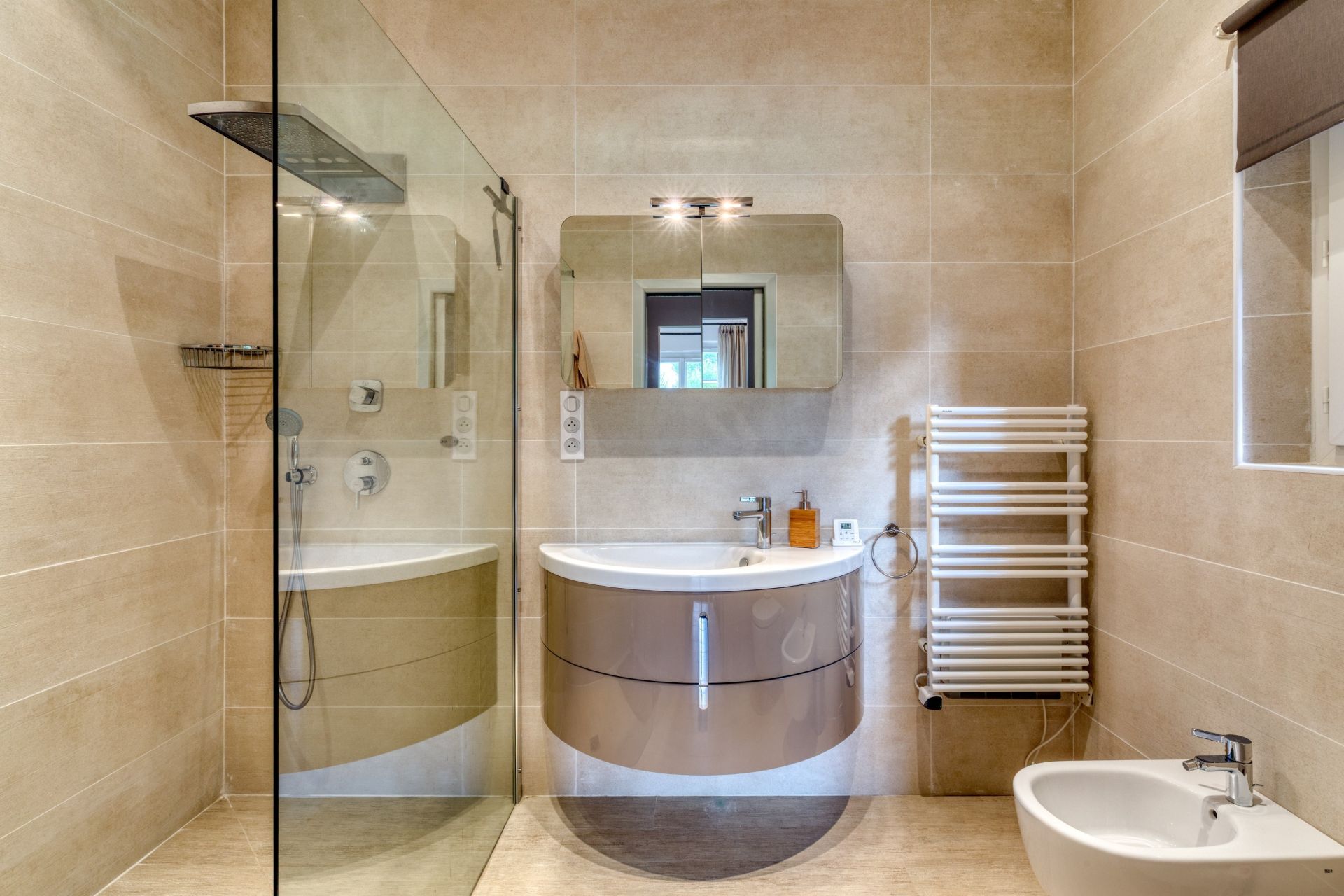 property 10 Rooms for sale on SALERNES (83690)