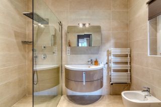 property 10 Rooms for sale on SALERNES (83690)