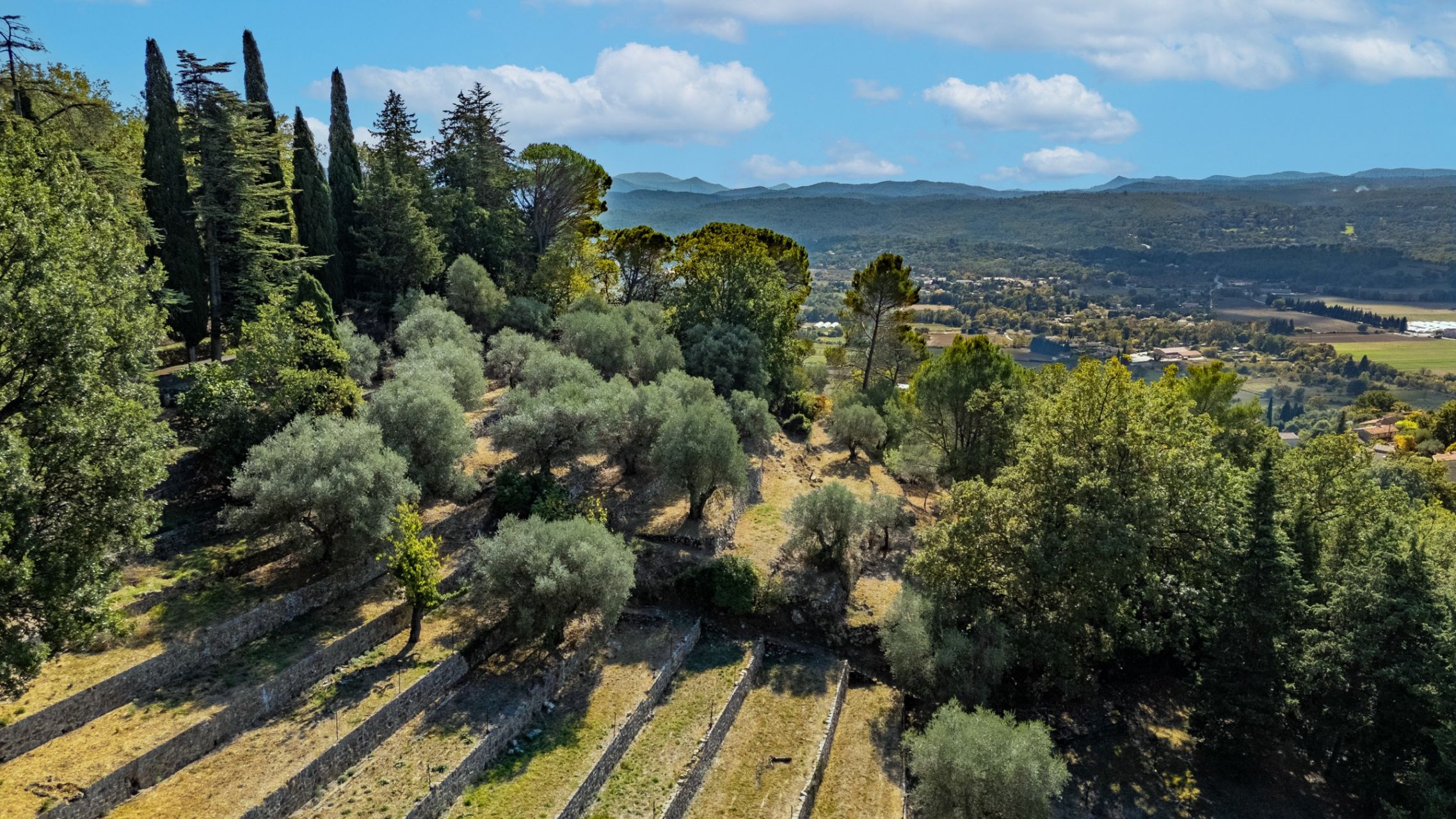 propriété 8 Pièces en vente sur CALLIAN (83440)